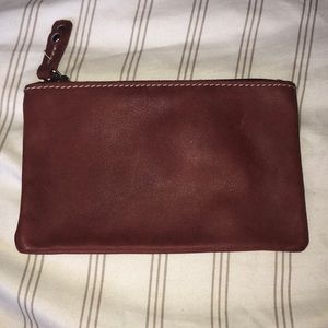 Roots pouch